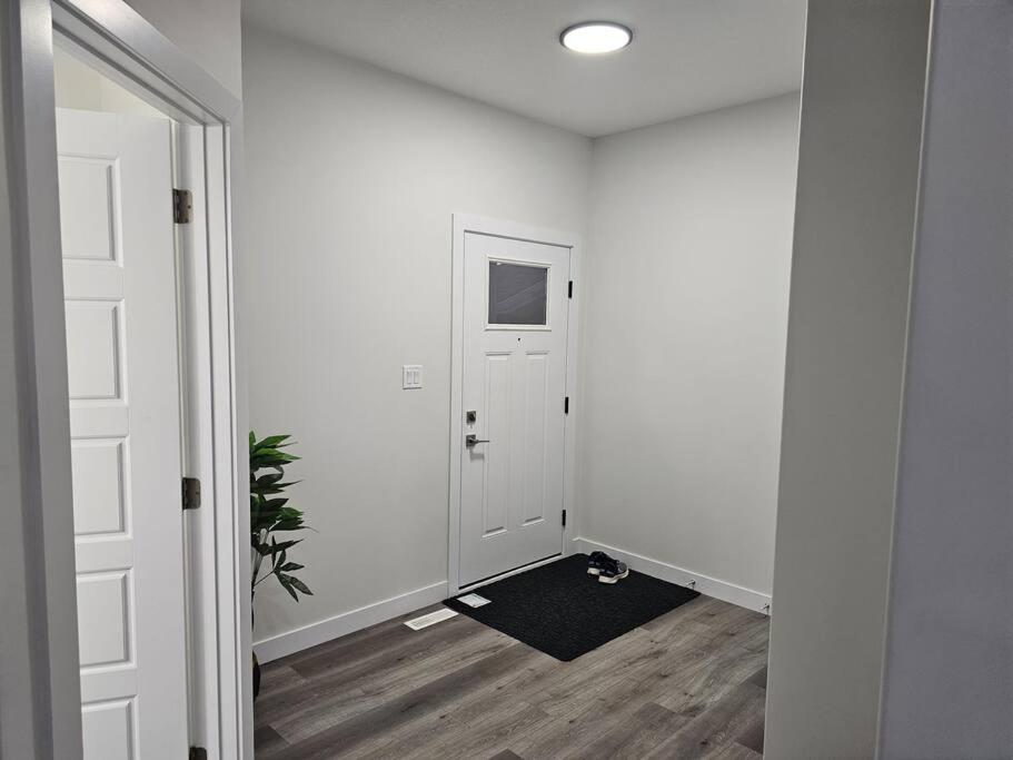 Fotografie z fotogalerie ubytování Sleek Home in Trendy Community at SW, Edmonton v destinaci Edmonton