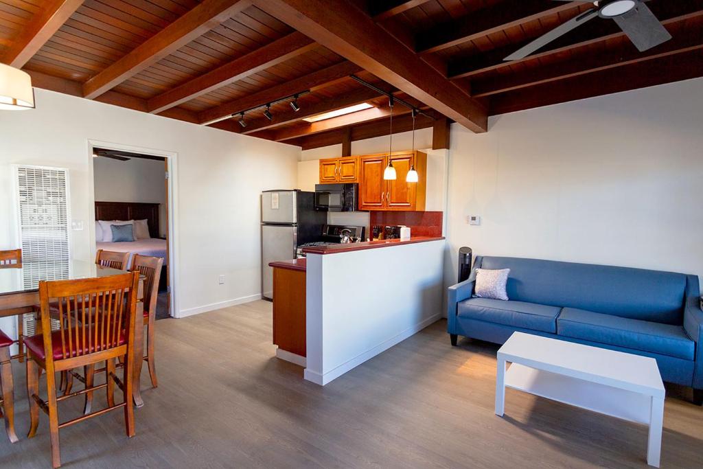 Edgewater Beach Inn - Family Suite