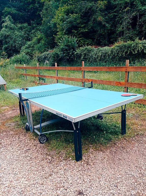 Stolní tenis v ubytování Chez Tombivouac nebo okolí