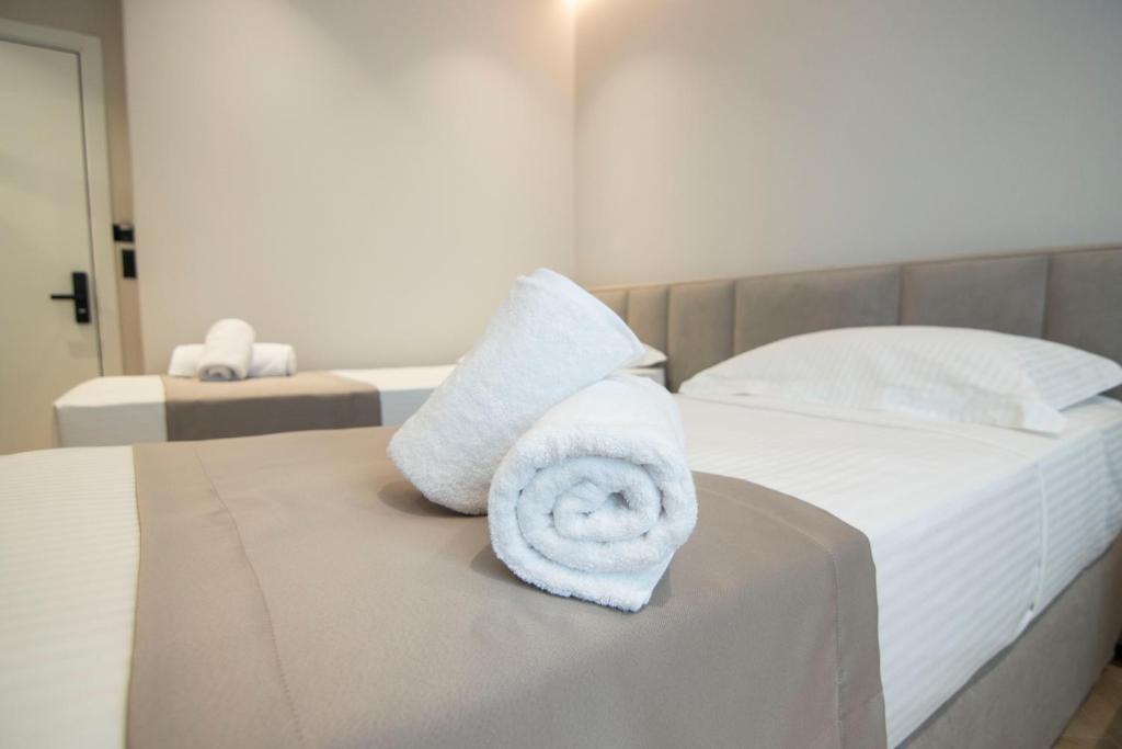 Postel nebo postele na pokoji v ubytování Mina Luxury Rooms