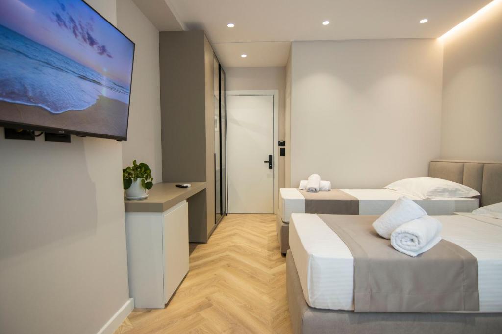 TV a/nebo společenská místnost v ubytování Mina Luxury Rooms