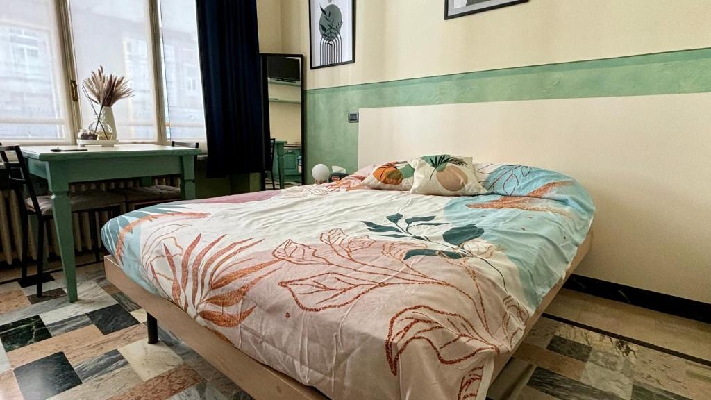 Postel nebo postele na pokoji v ubytování Cuneo Centro Affittacamere