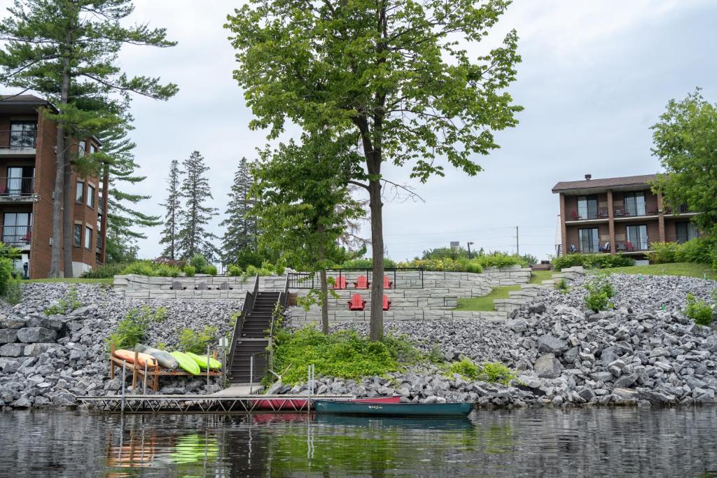 Ramada by Wyndham Ottawa On The Rideau - Resim 41