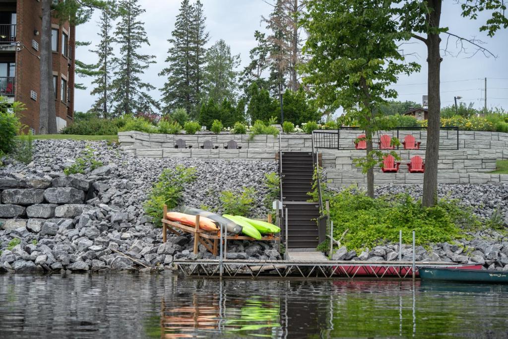 Ramada by Wyndham Ottawa On The Rideau - Resim 44