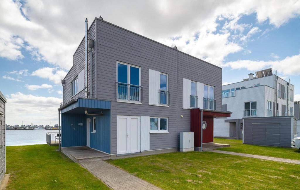 Το κτήριο όπου στεγάζεται  η παραθεριστική κατοικία