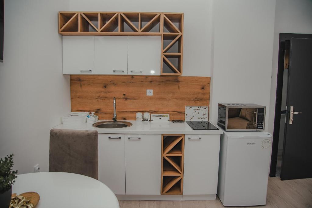 Kuchyň nebo kuchyňský kout v ubytování Jes Apartments