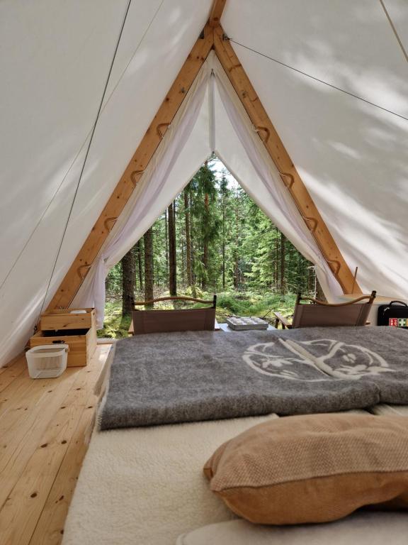 Postel nebo postele na pokoji v ubytování Happie Camp - Ängasjö