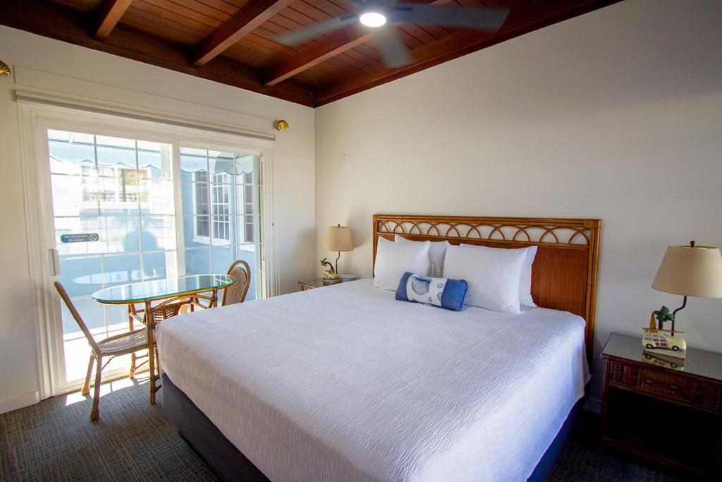 Edgewater Beach Inn - King Room