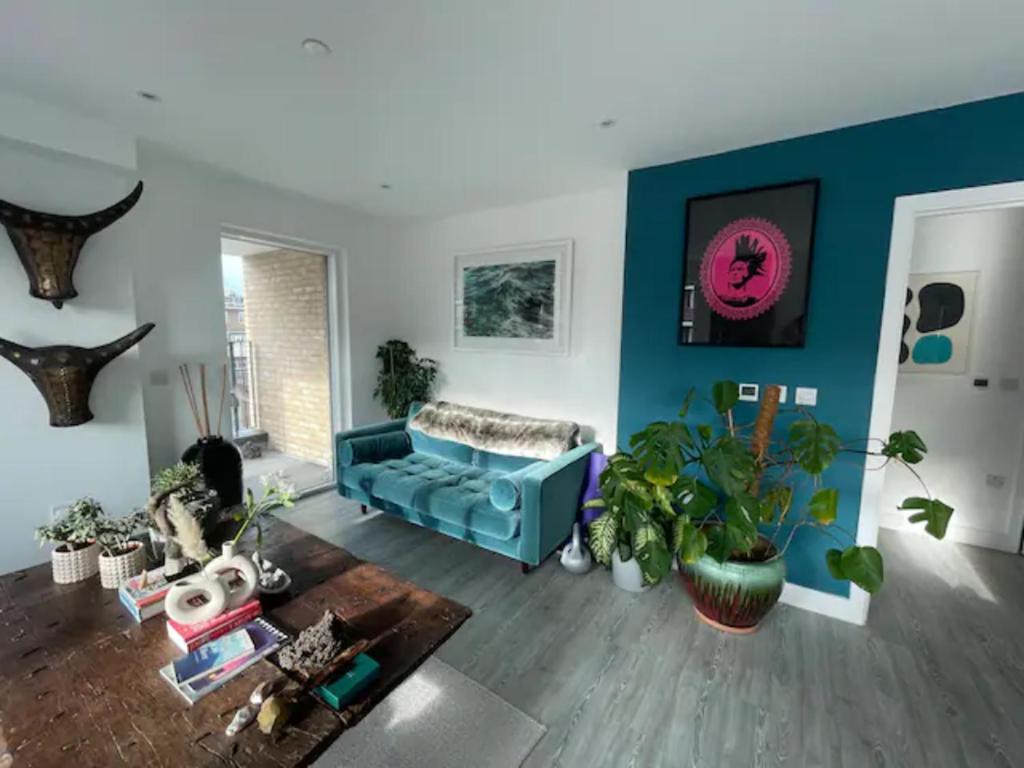 Dalston jungle flat, London (updated prices 2024)