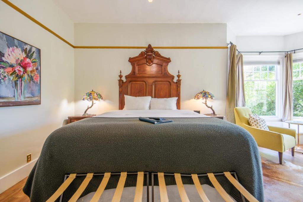Cedar Gables Inn photo