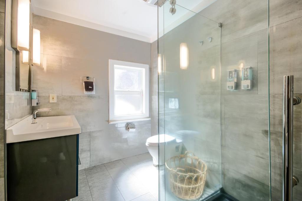 Cedar Gables Inn photo