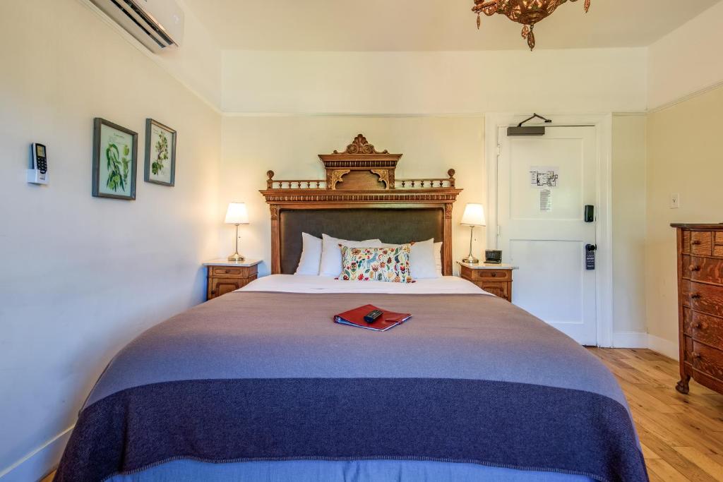 Cedar Gables Inn photo
