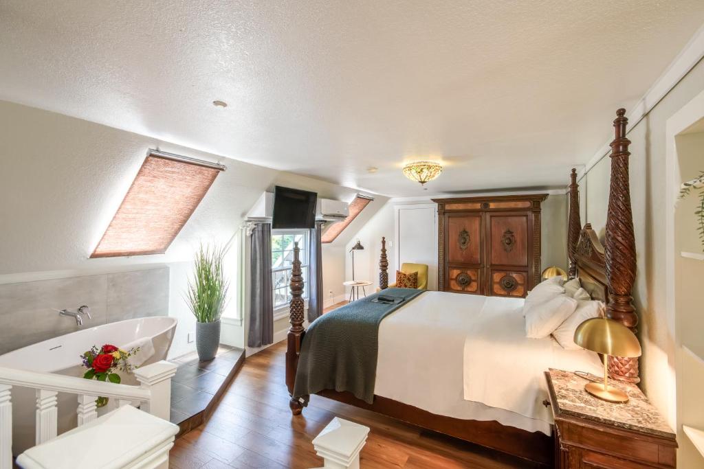 Cedar Gables Inn photo