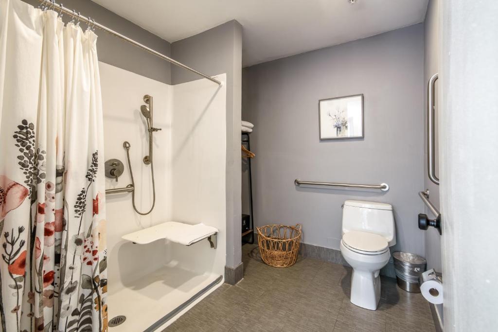Cedar Gables Inn photo