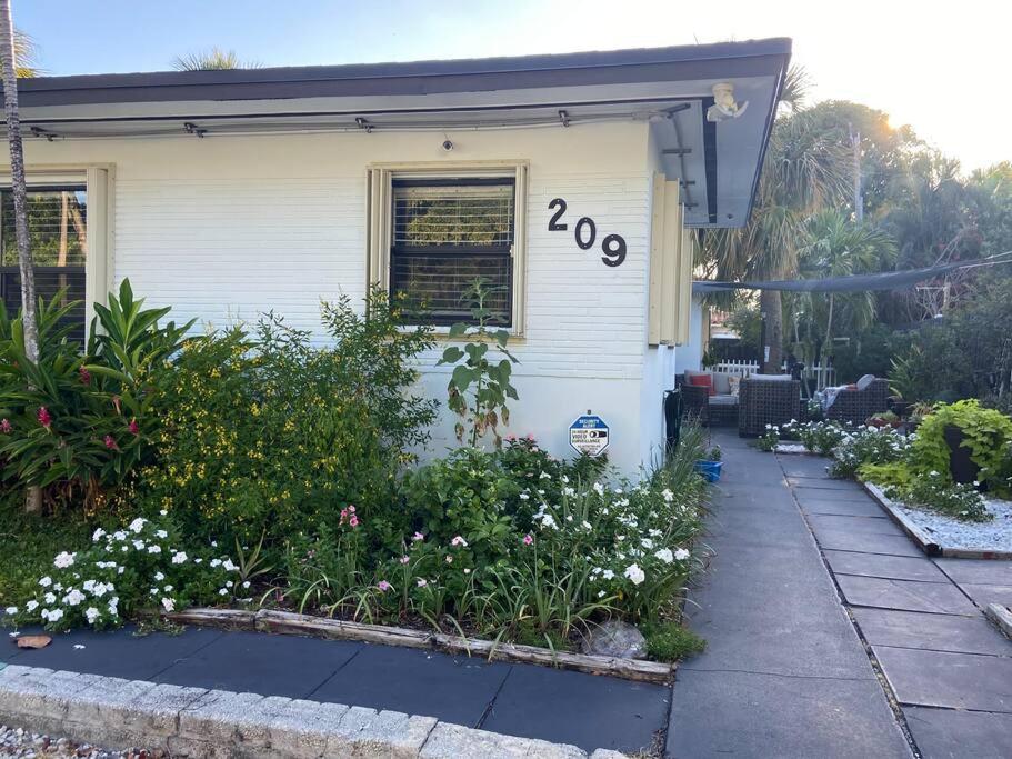 Zahrada ubytování Studio in Pompano Beach two blocks from the Ocean