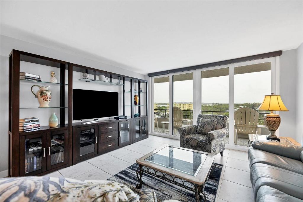 Et tv og/eller underholdning på 6415 Midnight Pass #805