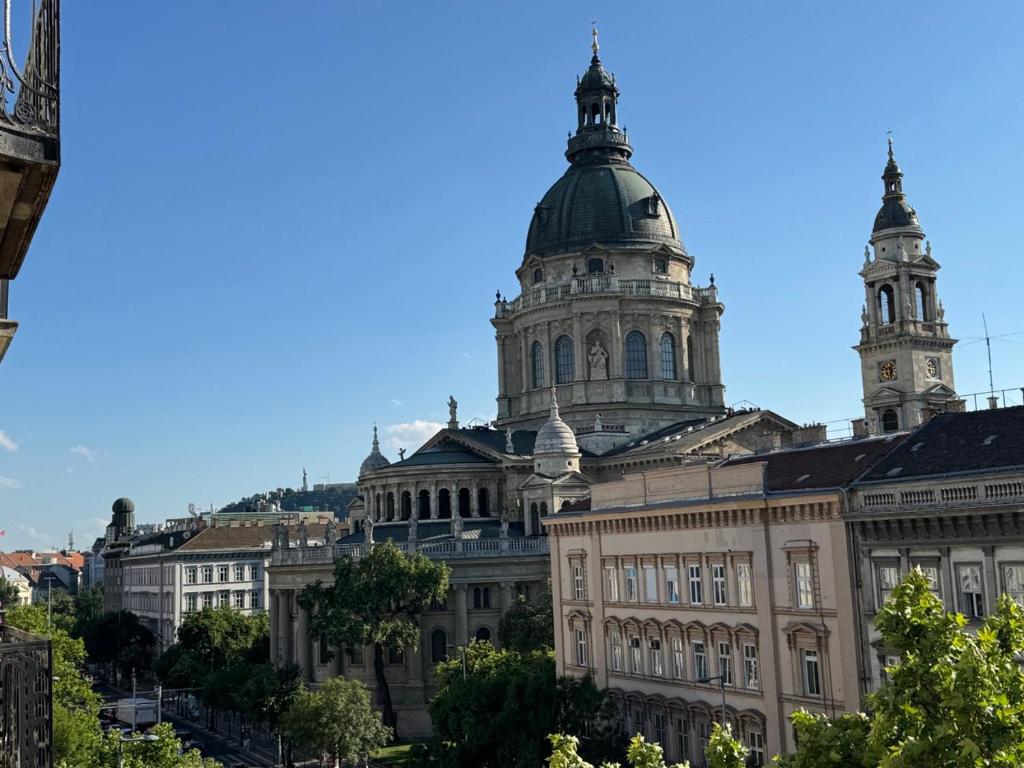 Pink Flamingo I Basilica Panorama with parking 1065 Budapest, 19a Bajcsy-Zsilinszky út kép - 1