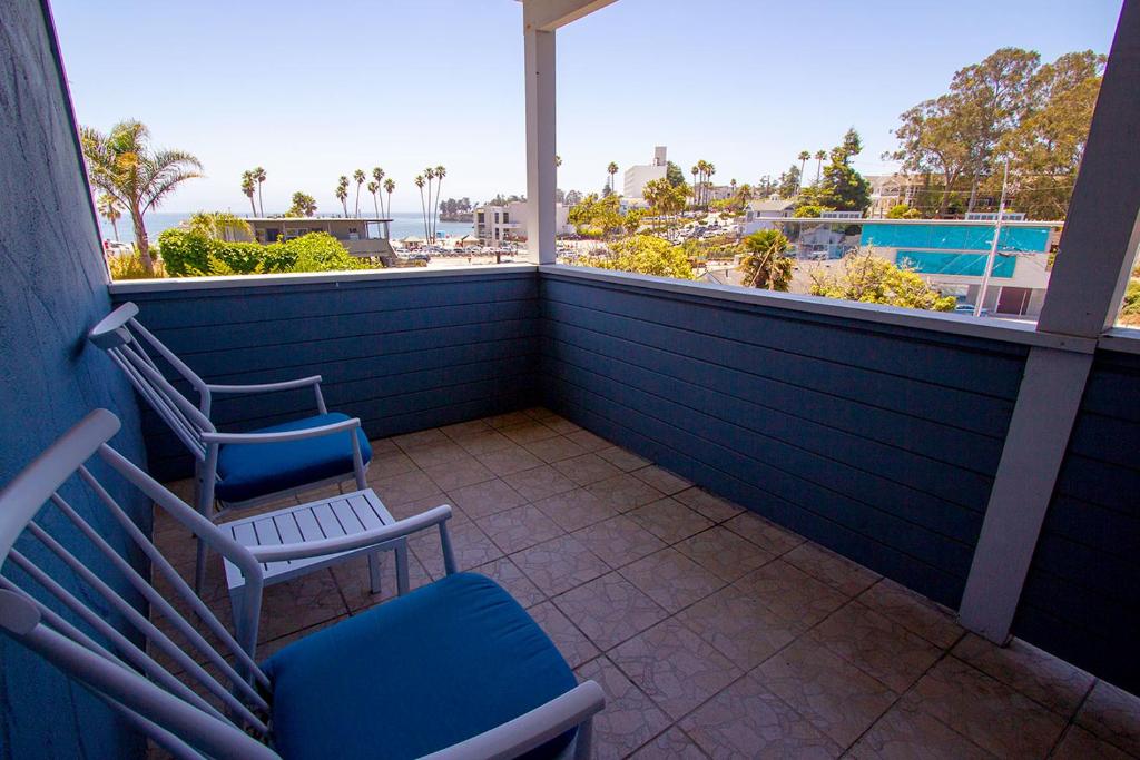 Edgewater Beach Inn - Deluxe Queen Room