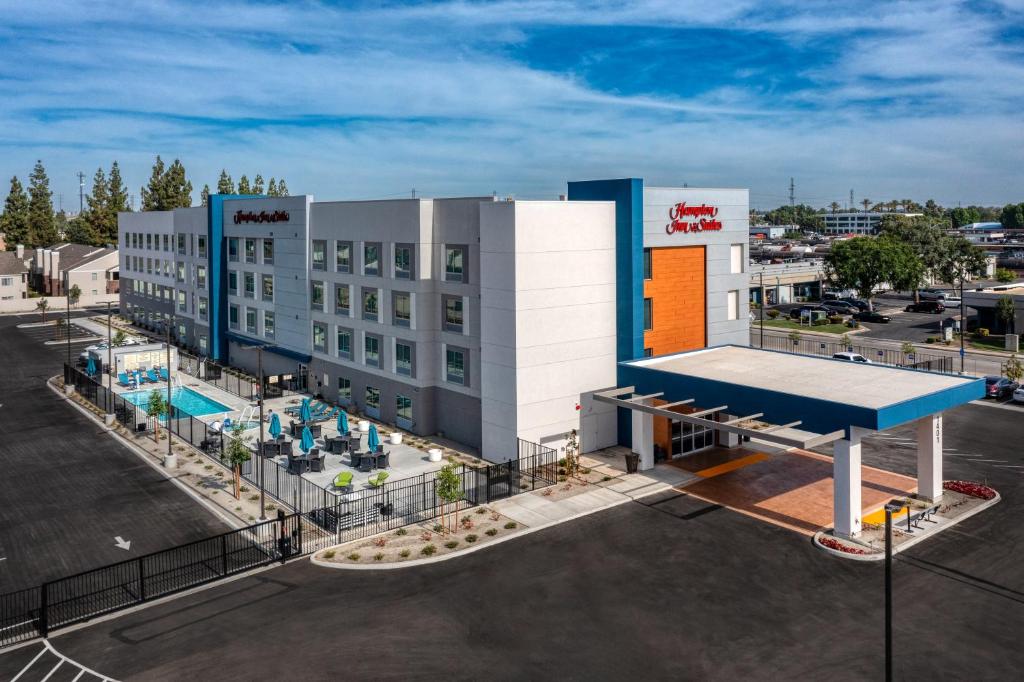 Hampton Inn & Suites Bakersfield Central, Bakersfield (updated prices 2024)