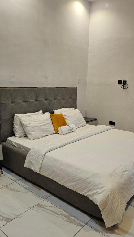 Postel nebo postele na pokoji v ubytování Sapphire Residences by Crystal