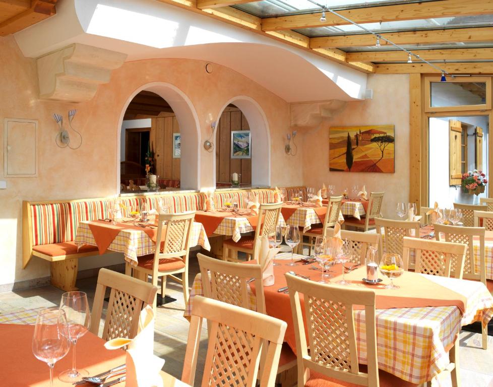 Restoran või mõni muu söögikoht majutusasutuses Hotel Augarten