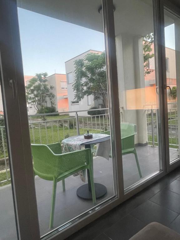 Balkón nebo terasa v ubytování Tale beachfront flat