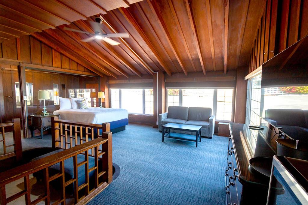 Edgewater Beach Inn - Family Room With Sea View