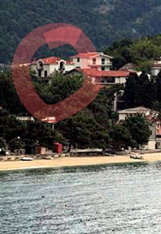 a large red circle on a beach next to the water at Villa Victoria in Gradac