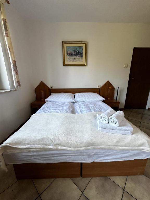 Postel nebo postele na pokoji v ubytování Ramzes 2
