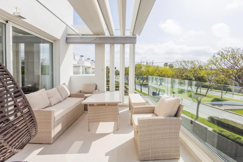 Et opholdsområde på Luxury Beach Townhouse Retreat