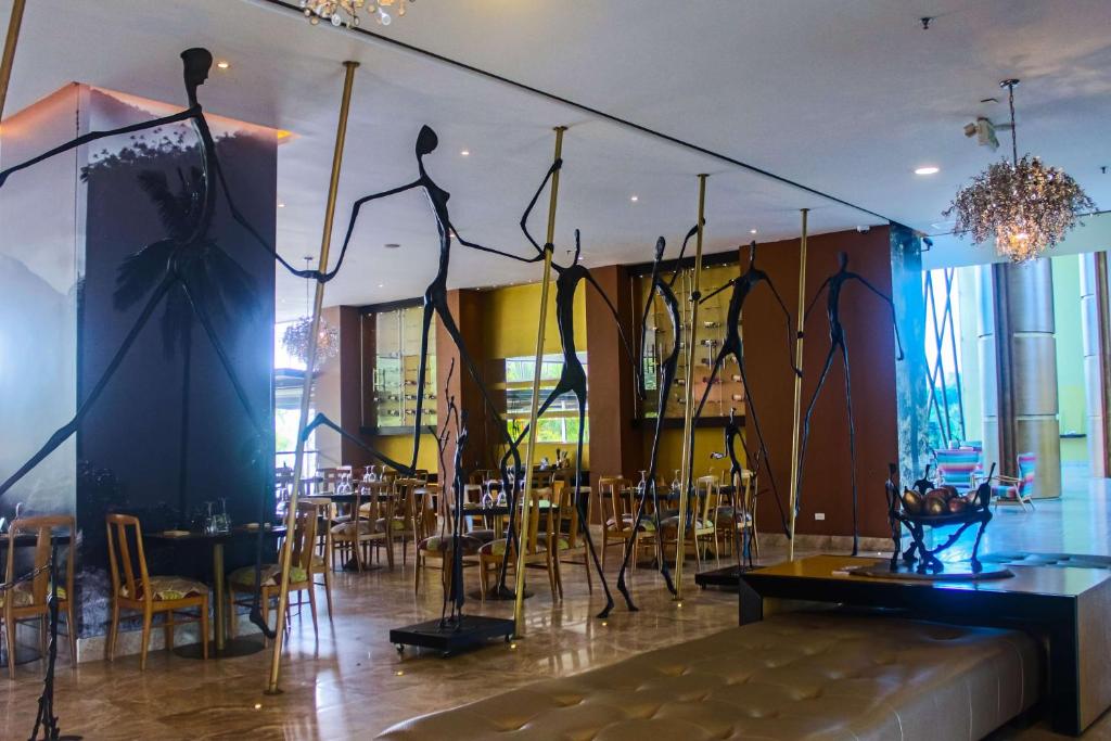 Restoran või mõni muu söögikoht majutusasutuses Sonesta Hotel Pereira