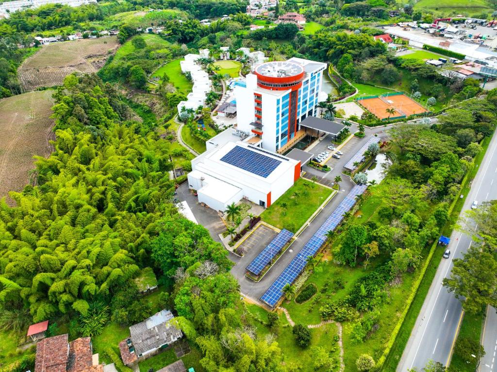 Vaade majutusasutusele Sonesta Hotel Pereira linnulennult