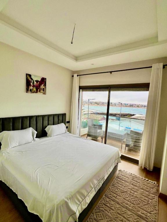 Postel nebo postele na pokoji v ubytování Luxurious Apt - Sea View