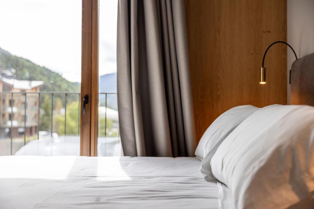 Postel nebo postele na pokoji v ubytování Un diamante de montaña l A Pie De Pistas De Esquí - Gimnasio - Sauna - Piscina l 6Pax l by BonesVacances