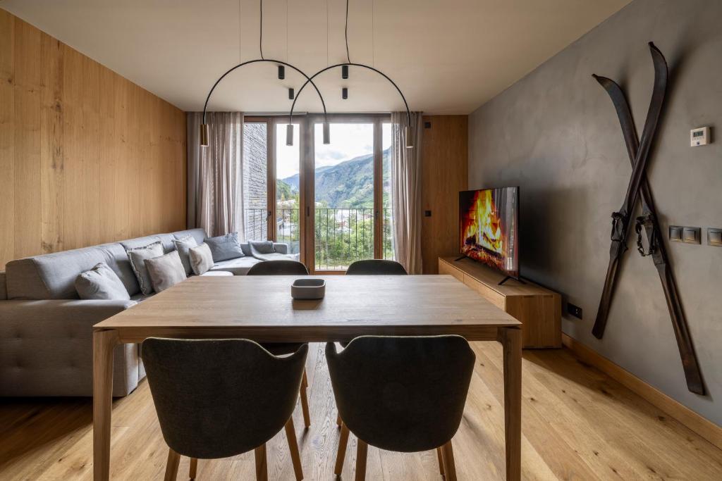 Posezení v ubytování Un diamante de montaña l A Pie De Pistas De Esquí - Gimnasio - Sauna - Piscina l 6Pax l by BonesVacances