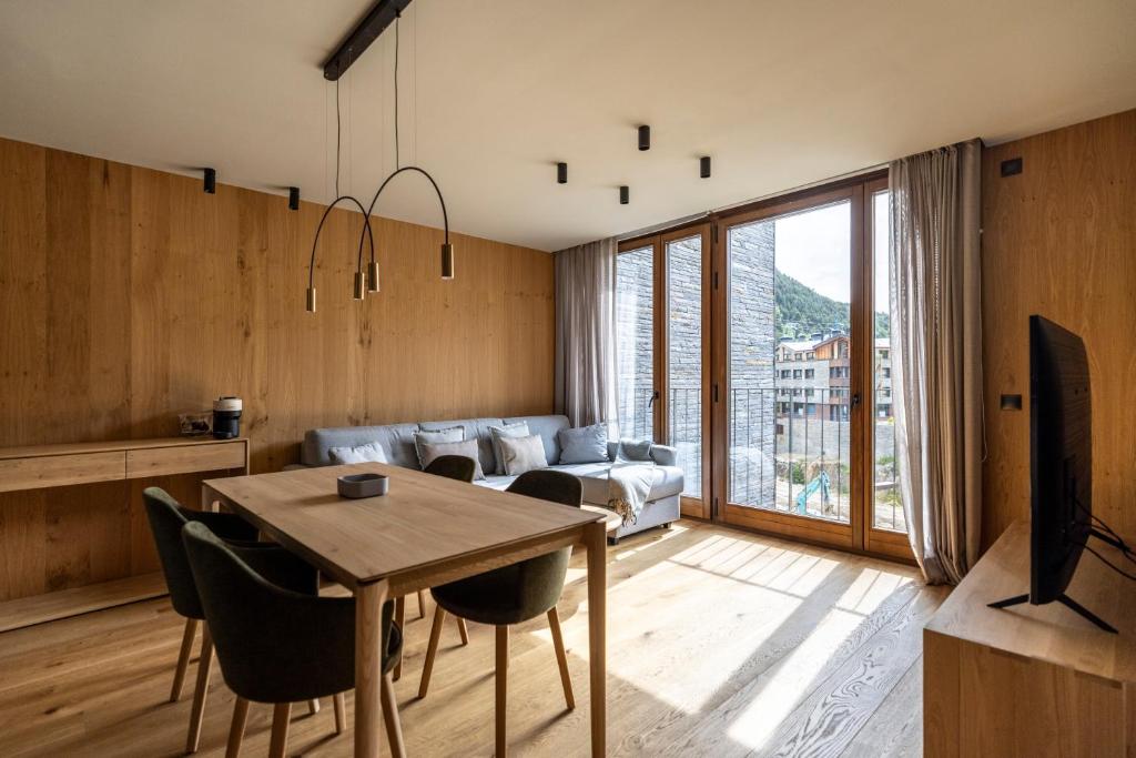 TV a/nebo společenská místnost v ubytování Un diamante de montaña l A Pie De Pistas De Esquí - Gimnasio - Sauna - Piscina l 6Pax l by BonesVacances