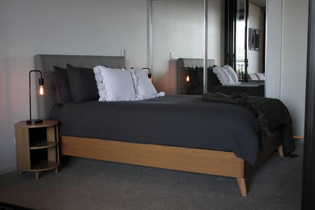 Suitetrails - Relaxation calls in this warehouse-style retreat!