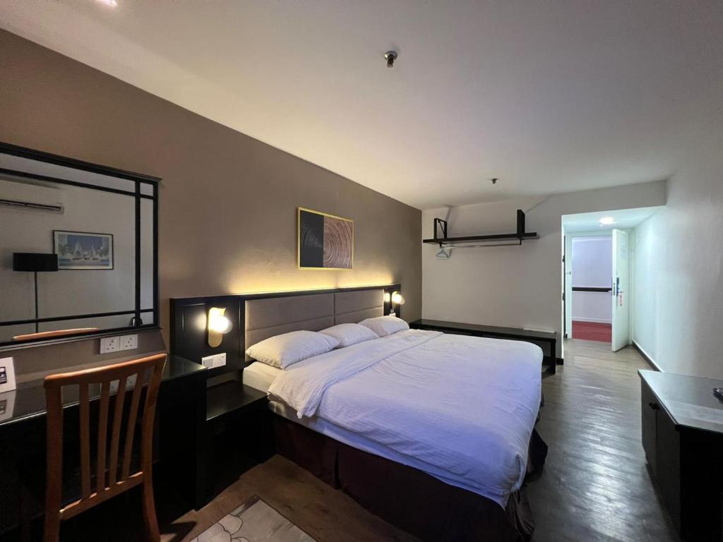 Postel nebo postele na pokoji v ubytování Remington Hotel