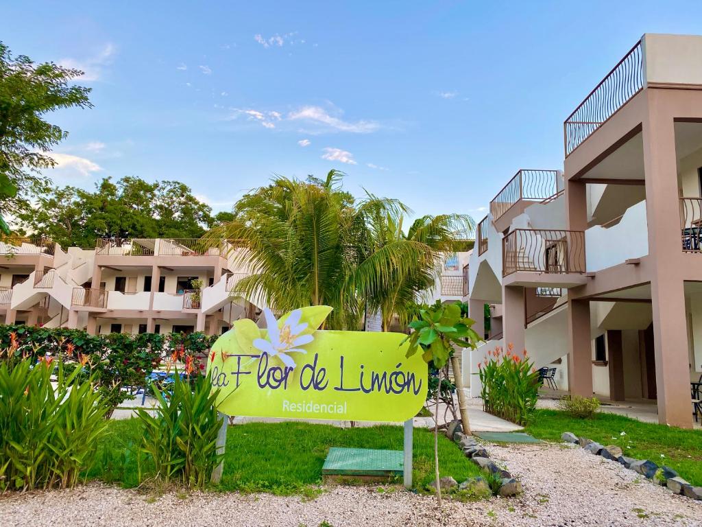 Zahrada ubytování Two Palms Ground Floor Unit Across From Beach