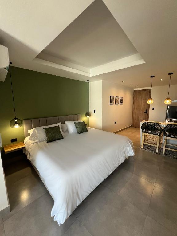 Postel nebo postele na pokoji v ubytování De la cruz Studio Apartments