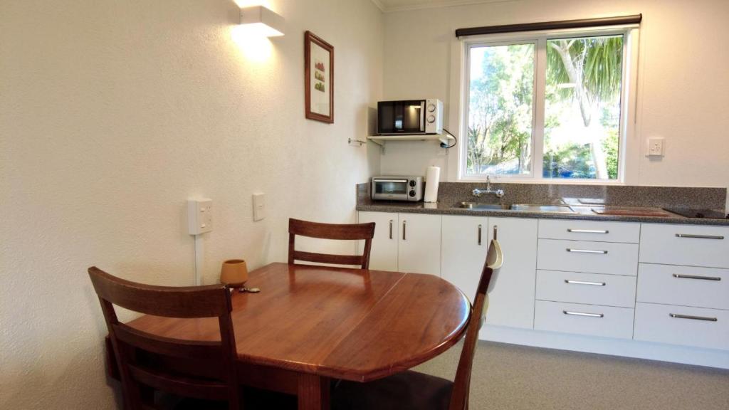 Kuchyň nebo kuchyňský kout v ubytování 554 Moana Court Motel