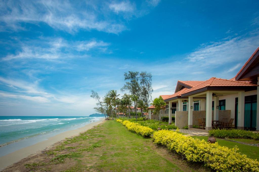 Borneo Beach Villas & Suites - 3 Bedrooms Sea Front Pool Villa