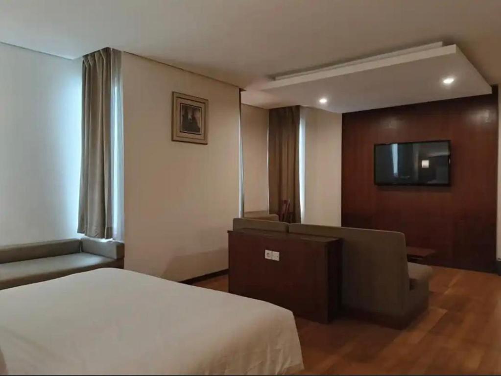 Oak Tree Emerald Hotel & Coventions Semarang - Suite