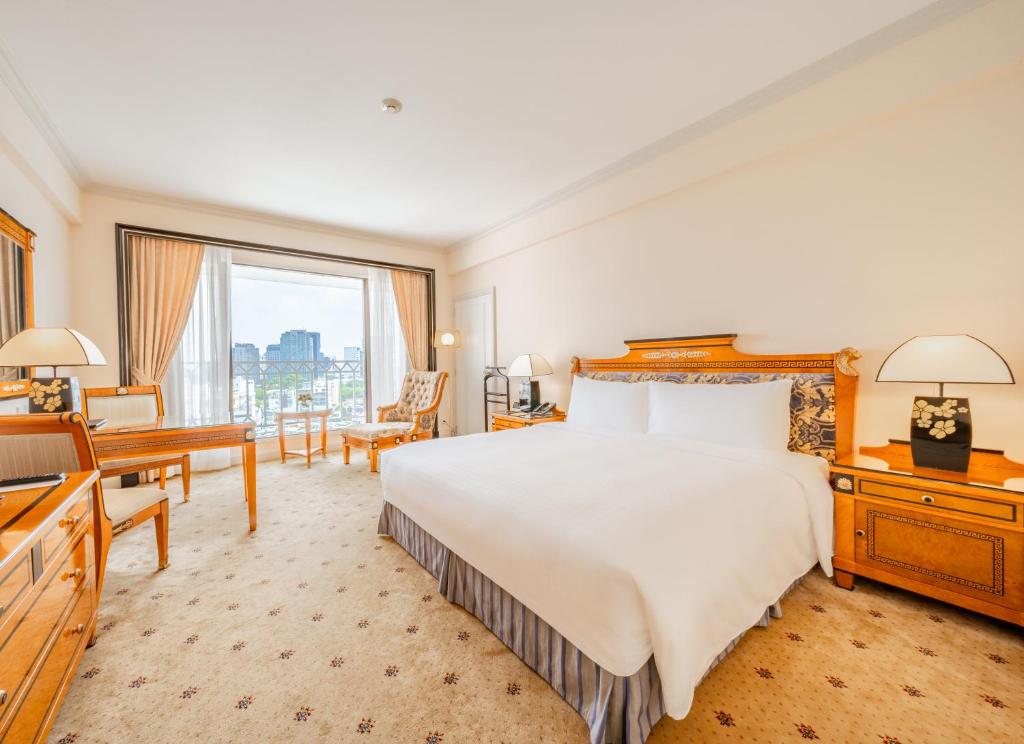 Postel nebo postele na pokoji v ubytování Lotte Hotel Saigon