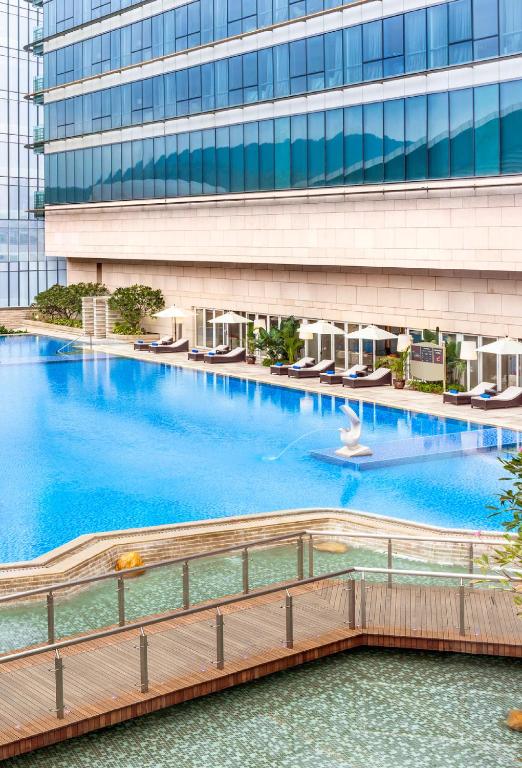 Bazén v ubytování Sheraton Zhuhai Hotel nebo v jeho okolí