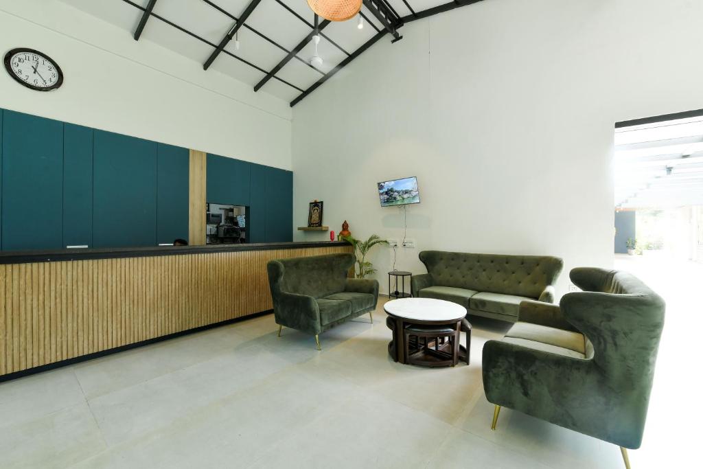 Posezení v ubytování Inventree Aranya Resort & Spa