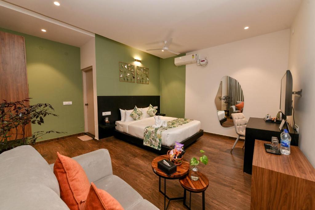 Postel nebo postele na pokoji v ubytování Inventree Aranya Resort & Spa