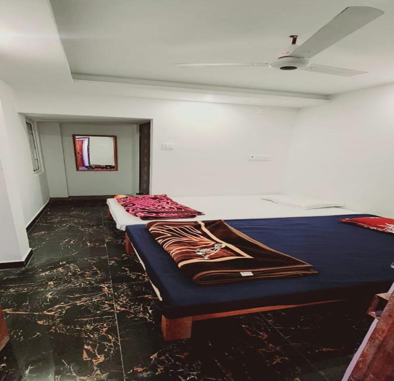 Postel nebo postele na pokoji v ubytování Minnal Residency