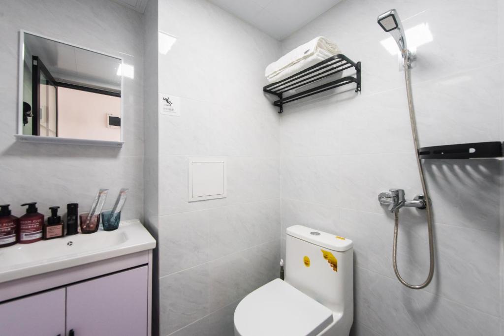 Koupelna v ubytování WESU Apartment - Shenzhen Longhua Dalang Fashion Dalang Town Branch