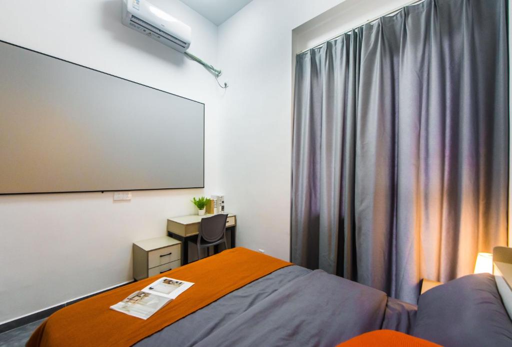 Postel nebo postele na pokoji v ubytování WESU Apartment - Shenzhen Longhua Dalang Fashion Dalang Town Branch